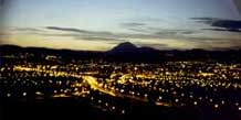 Auvergne Clermont Ferrand au couch du soleil, au fond le Puy de Dme