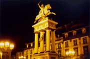 Auvergne Clermeont Ferrand Statue de Vercingtorix Place de Jaude
